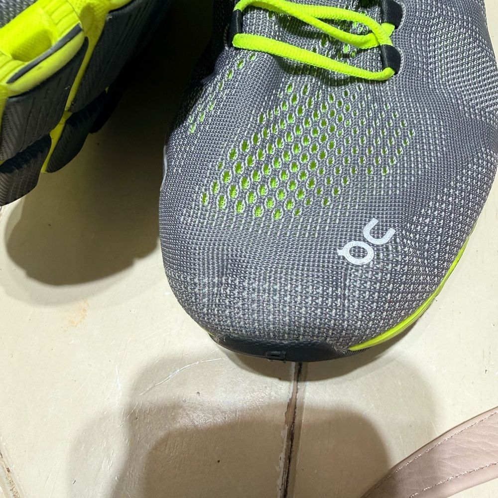 On cloud Men's Athletic Shoes in Gray and Neon Green - Picture 4 of 10